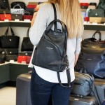 Рюкзак женский EMANUELA FERRETTI 562047 С карманом на молнии BLACK floater Черный